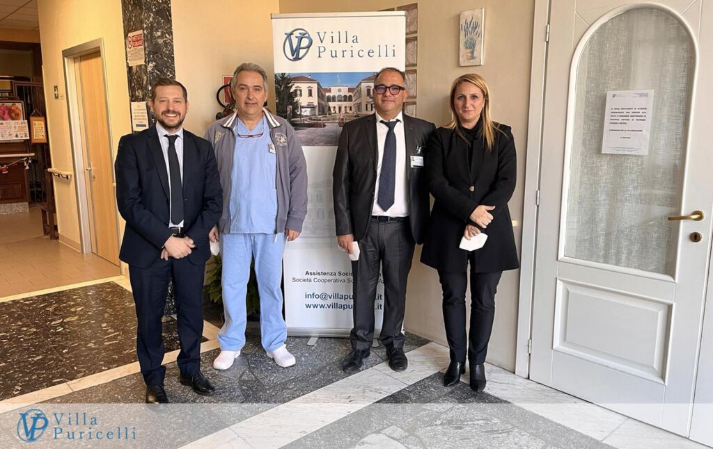 Da sinistra, Il Presidente della Commissione Sanità della Regione Lombardia, Emanuele Monti, in visita presso Villa Puricelli, Dott. Macchi Maurizio (Direttore Sanitario),
Di Muro Maurizio (Presidente del C.d.A. - Amministratore Delegato - Direttore di struttura), Dott.ssa Eleonora Paolelli (Sindaco di Bodio Lomnago)